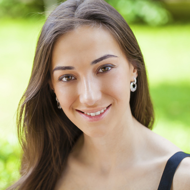 Closeup portrait of a happy young woman smiling - 写真・画像