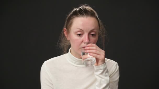 Close-up van triest womans gezicht - Video