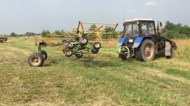 Landbouwmachines op het veld - Video