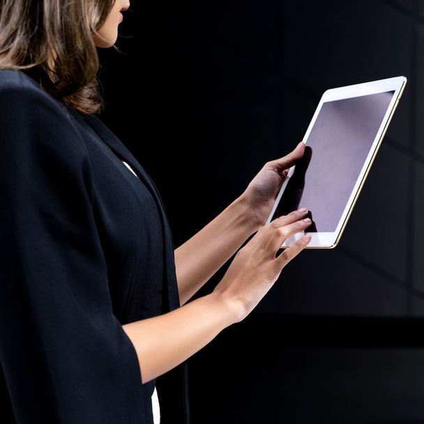 women using digital tablet - Fotografie, Obrázek