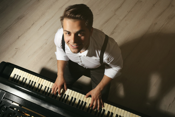 Musician playing piano - Fotó, kép
