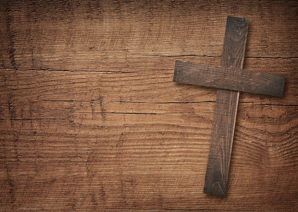 Дерев'яний хрест на коричневій старій стільниці
 - Фото, зображення