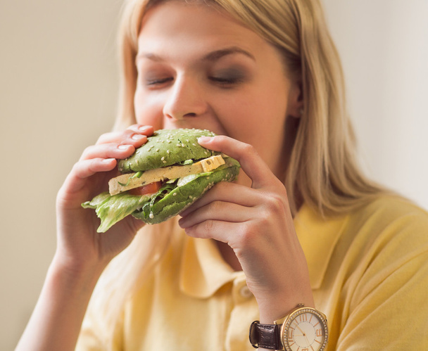 Woman eating vegan burger   - Фото, изображение