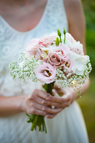 ブライダル ブーケ、結婚式の花 - 写真・画像