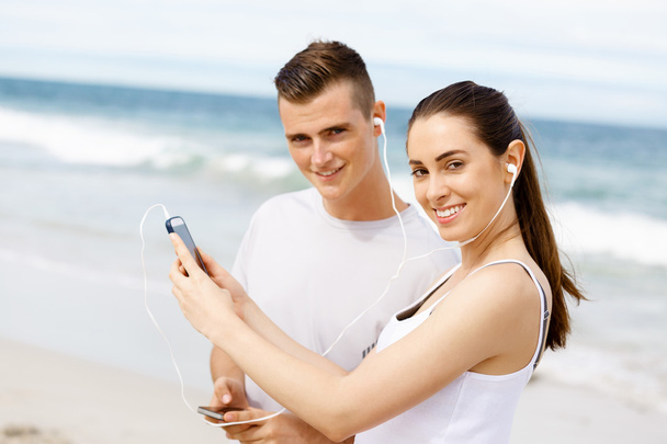 Couple of runners with mobile smart phones outdoors - Foto, Imagem