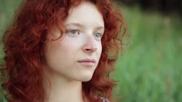 Close up jovem ruiva mulher
 - Filmagem, Vídeo