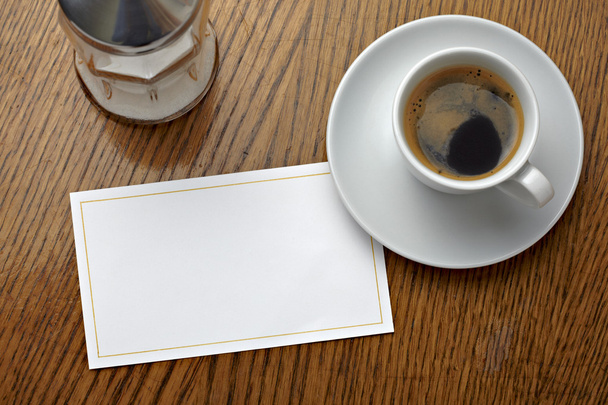 Kahvikupin juoma ja tyhjä kortti
 - Valokuva, kuva