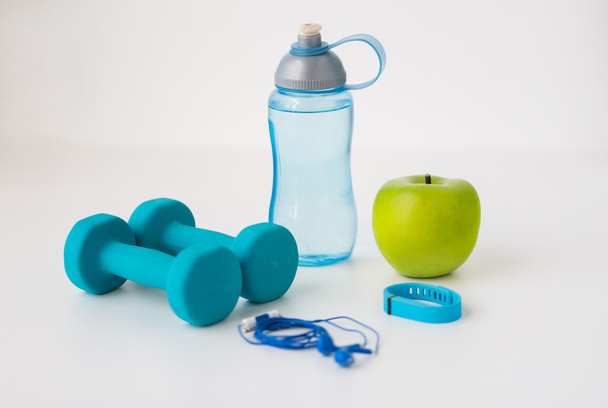 dumbbells, fitness tracker, earphones and bottle - Foto, Bild