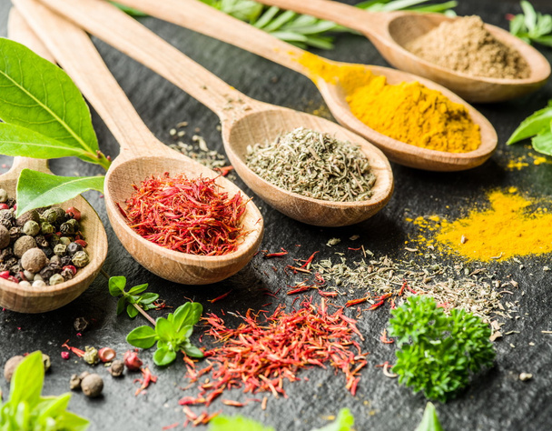 Assortment of colorful spices in the wooden spoons. - Foto, Bild