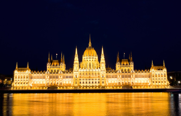 A Parlament a kivilágított Budapest - Fotó, kép