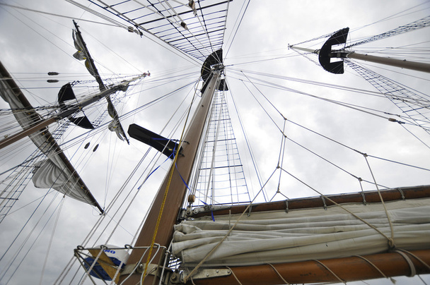 Mastro e cordas de um veleiro clássico. - Foto, Imagem