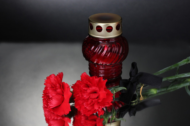 Memory lantern with candle, carnations and black ribbon on grey background - Foto, Imagem