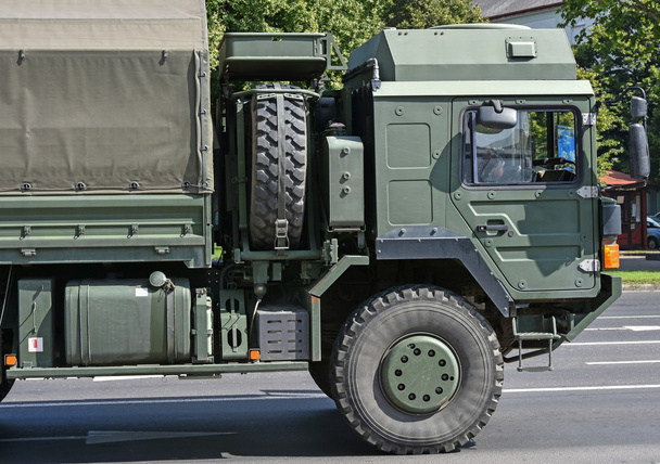 Військової вантажних автомобілів
 - Фото, зображення