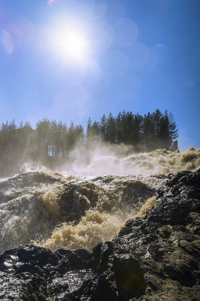 Мальовничий водоспад в сонячний день, вертикальний
 - Фото, зображення