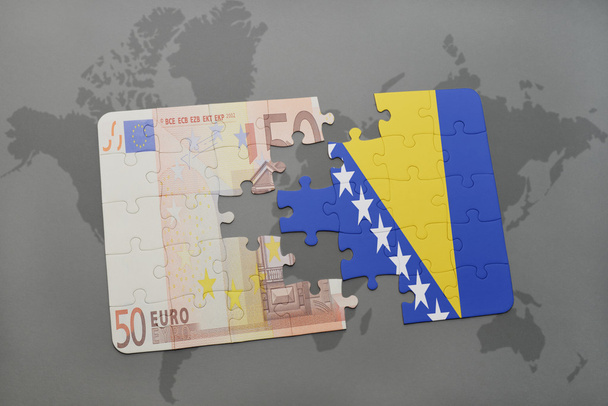 puzzle avec le drapeau national de la bosnie et de l'herzénie et billet en euros sur un fond de carte du monde
. - Photo, image