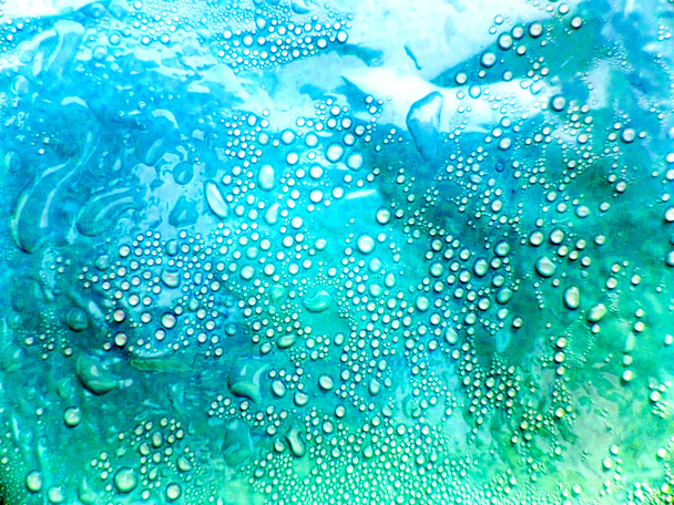 burbuja de aire y gotas de agua en la piscina
 - Foto, imagen
