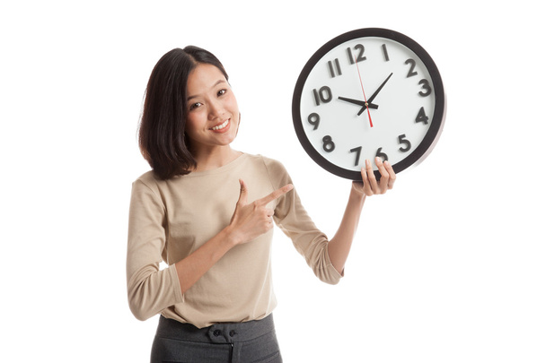 Young Asian business woman point to a clock - Valokuva, kuva