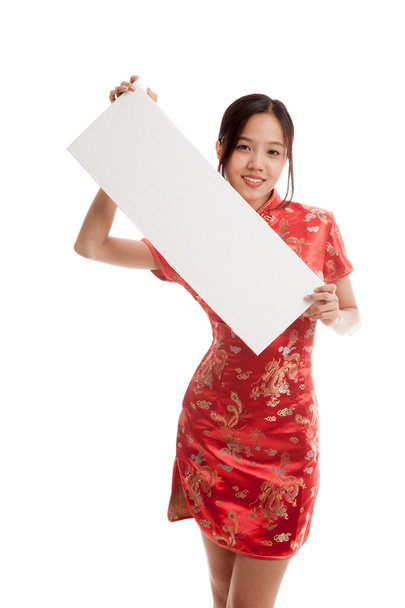 Asian girl in chinese cheongsam dress with  blank sign - Фото, зображення