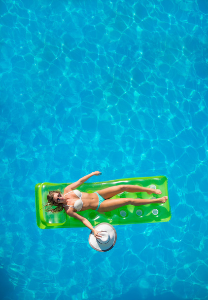 Relaxing in a pool - Zdjęcie, obraz