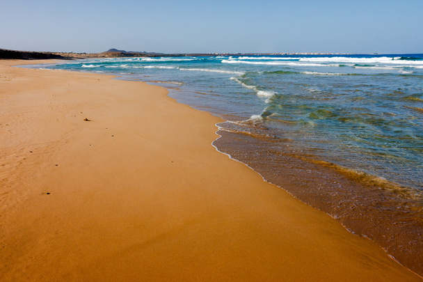 Vasta spiaggia vuota Praia Grande, Capo Verde, Africa
 - Foto, immagini