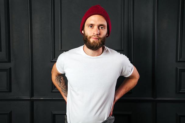 white blank t-shirt with space for your logo on a hipster man wi - Foto, Imagem