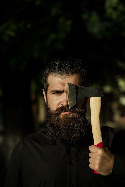 bearded man outdoor with axe - Zdjęcie, obraz