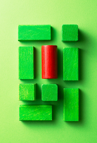 Zielone i czerwone drewniane kostki - Zdjęcie, obraz