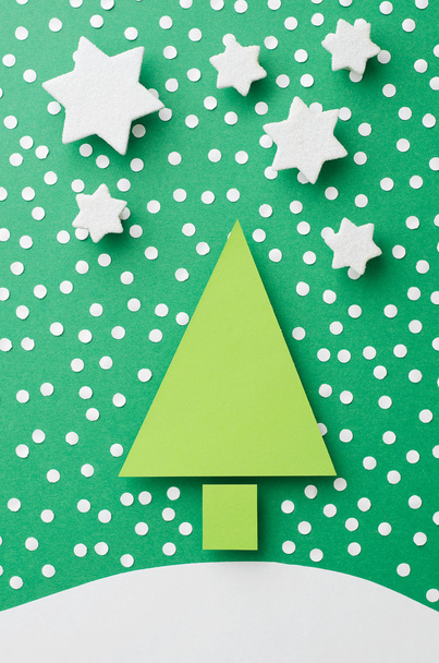 Árbol de Navidad de papel con estrellas
 - Foto, Imagen