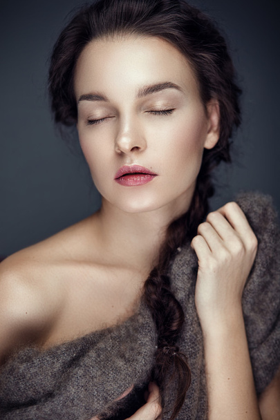 Fashion beauty portrait with closed eyes - Фото, изображение