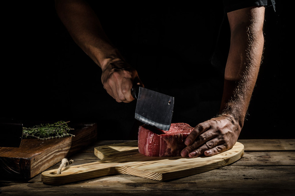 Chef butcher prepare beef steak - Zdjęcie, obraz