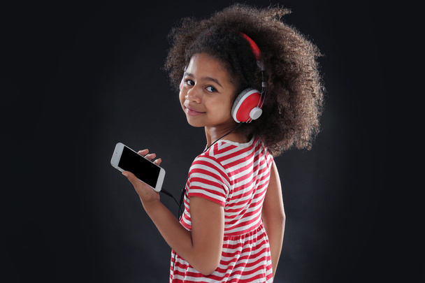 Afro-American little girl with headphones - Φωτογραφία, εικόνα