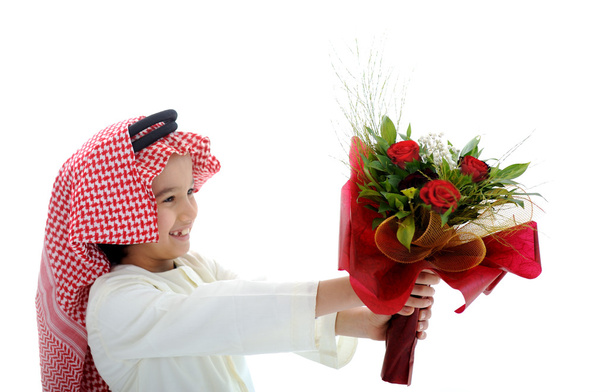 Saudi-Arabian lapsi kukkakimppu
 - Valokuva, kuva