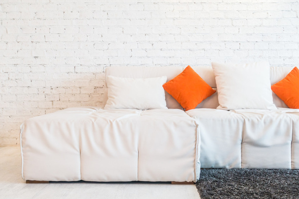 Подушки на дивані
 - Фото, зображення