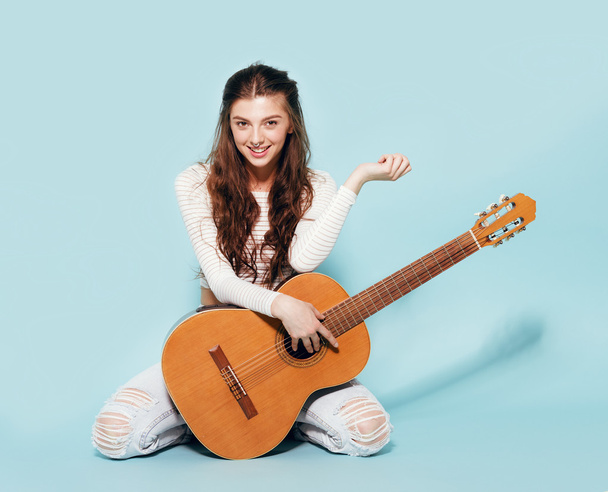 beautiful young girl posing with guitar - Photo, Image