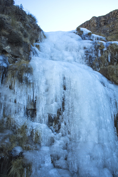 Замороженный водопад. Ледяная. Перевал Сани - горный перевал между границами Южной Африки и Лесото. Зима в Африке
. - Фото, изображение