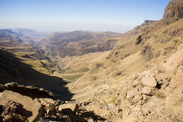 サニ峠。ドラケンスバーグ山脈。南アフリカ共和国のボーダーとレソト間峠.  - 写真・画像