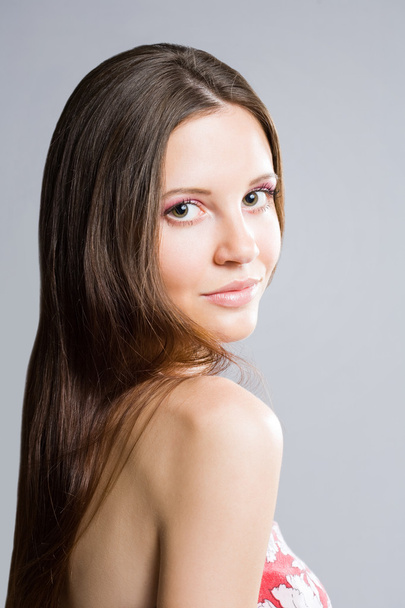Beauty shot of gorgeous young brunette. - 写真・画像