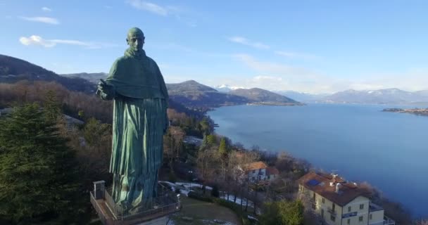 Κεραία: Άγαλμα του San Carlo Borromeo στο Aarona, Ιταλία - Πλάνα, βίντεο