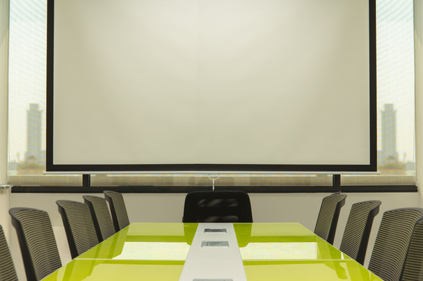 Sala de conferencias interior, sala de reuniones, con pizarra blanca
. - Foto, Imagen
