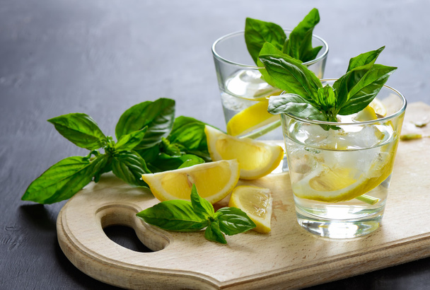 Лимонно-базисний напій
 - Фото, зображення