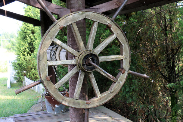 Spinning the wheel of history
  - Фото, изображение