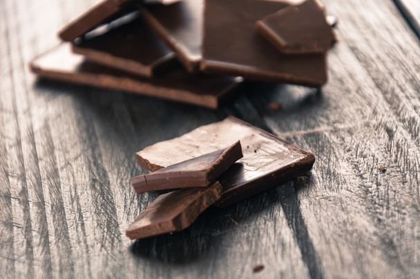 dark chocolate  on wood - Φωτογραφία, εικόνα