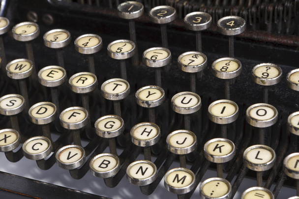 Detalle de la vieja máquina de escribir
 - Foto, Imagen