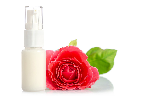 Face cream bottle with pink rose isolated on white - Φωτογραφία, εικόνα