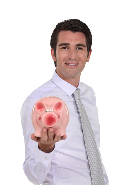 homem segurando um porquinho banco - Foto, Imagem