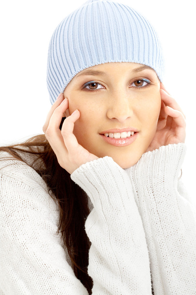 Lovely brunette in winter hat - Fotografie, Obrázek
