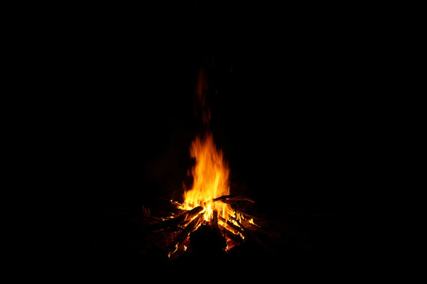 Hořící oheň ombustion, vítr, prvek, podrobně lidé vysoké večer - Fotografie, Obrázek