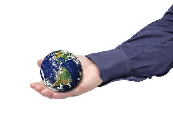 Geschäftsmann hält Hand in Hand und schenkt Erde - Foto, Bild