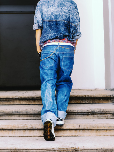 Blue Jeans fashion. Street style. Be in trend - Foto, imagen