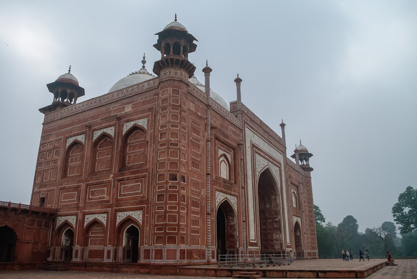 Darwaza-i rauza tai Suuri portti. Portti Taj Mahaliin
 - Valokuva, kuva